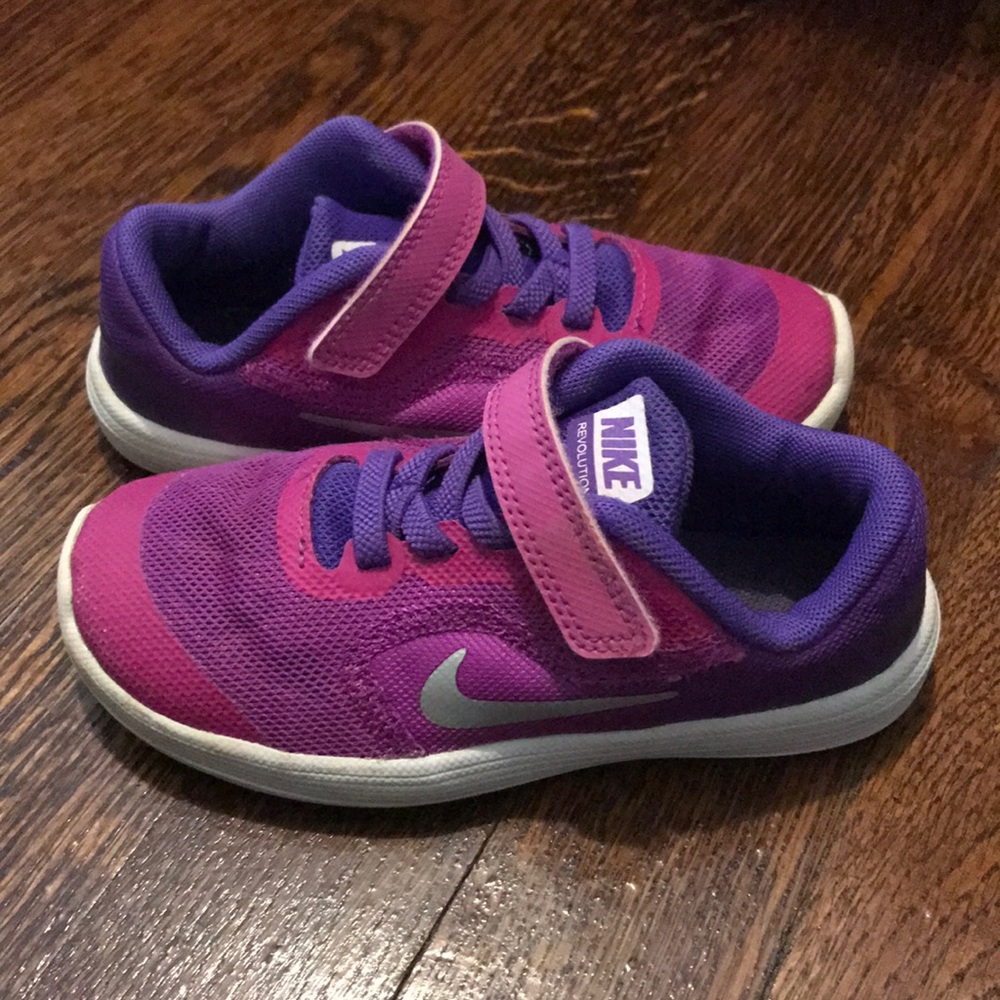 Nike girls toddler sneakers